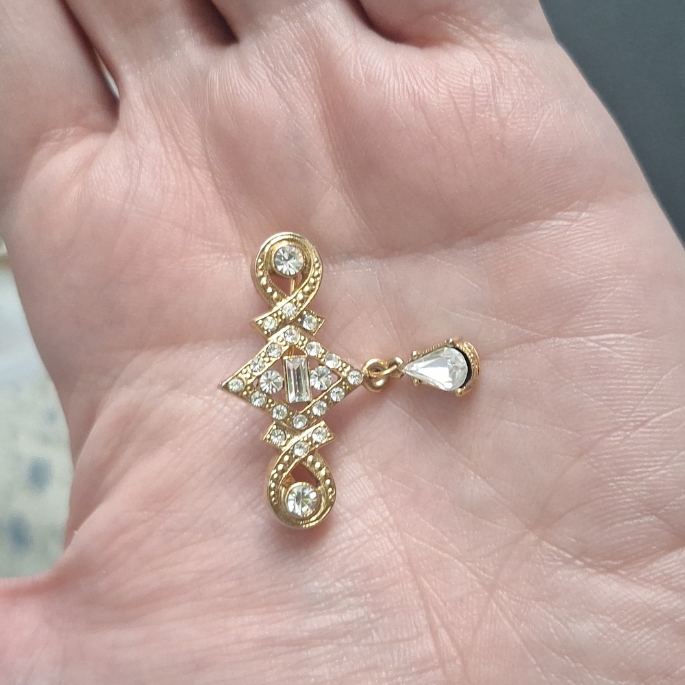 Elegant Gold and Silver Brooch - Picture 2 of 3